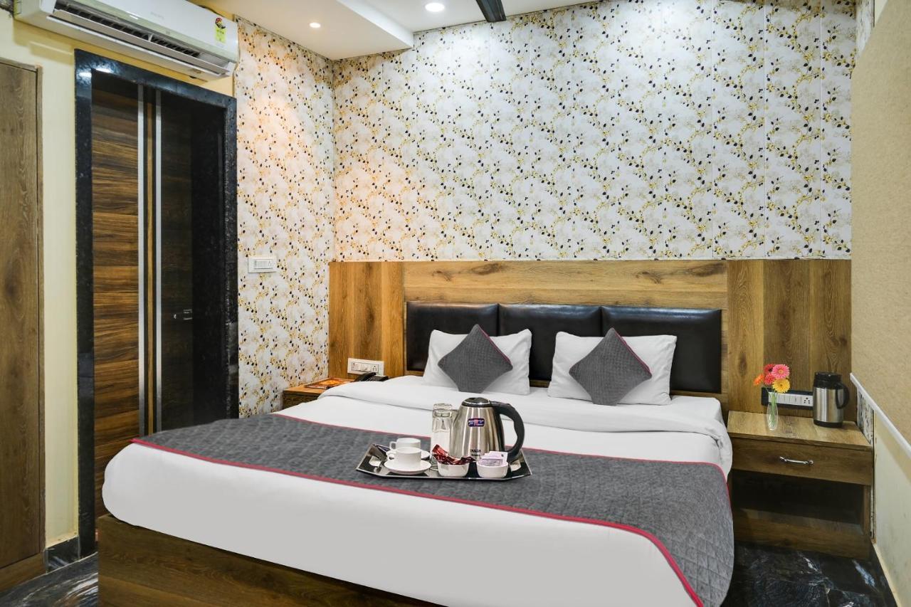 Townhouse Oak Hotel Ar Ganges Premium Varanasi Exterior photo