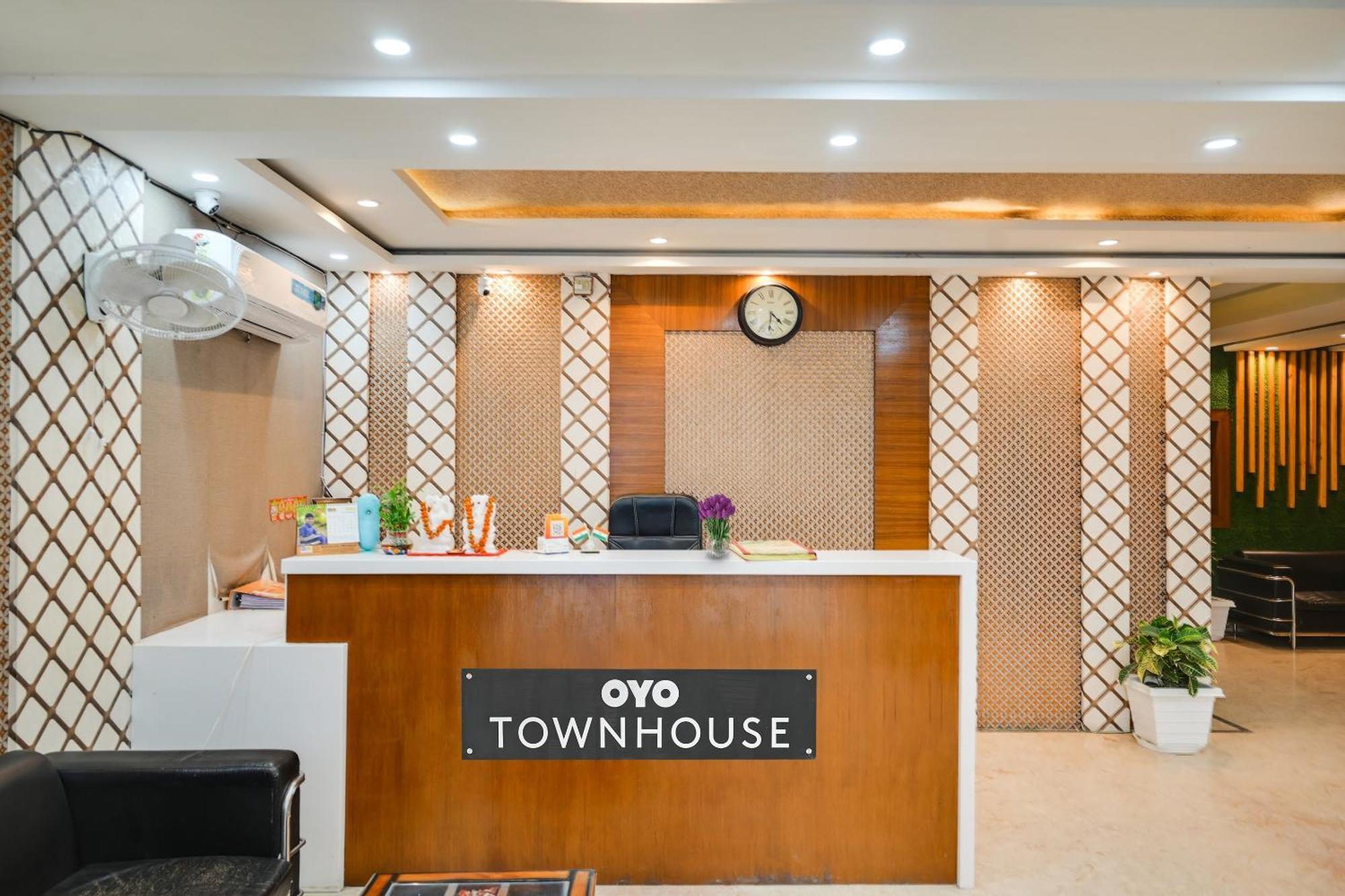 Townhouse Oak Hotel Ar Ganges Premium Varanasi Exterior photo