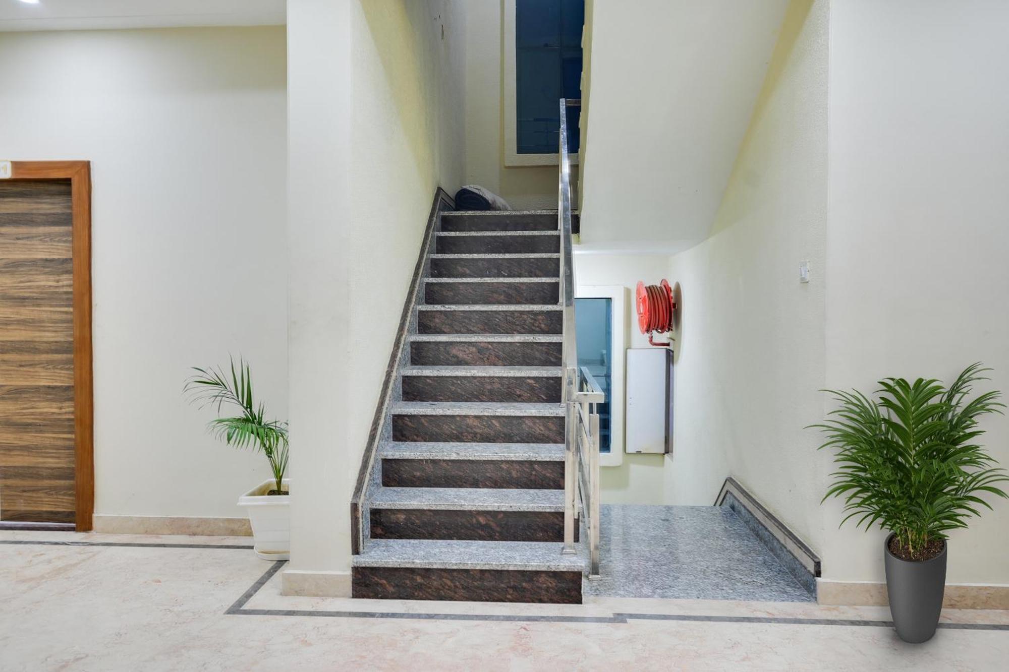 Townhouse Oak Hotel Ar Ganges Premium Varanasi Exterior photo