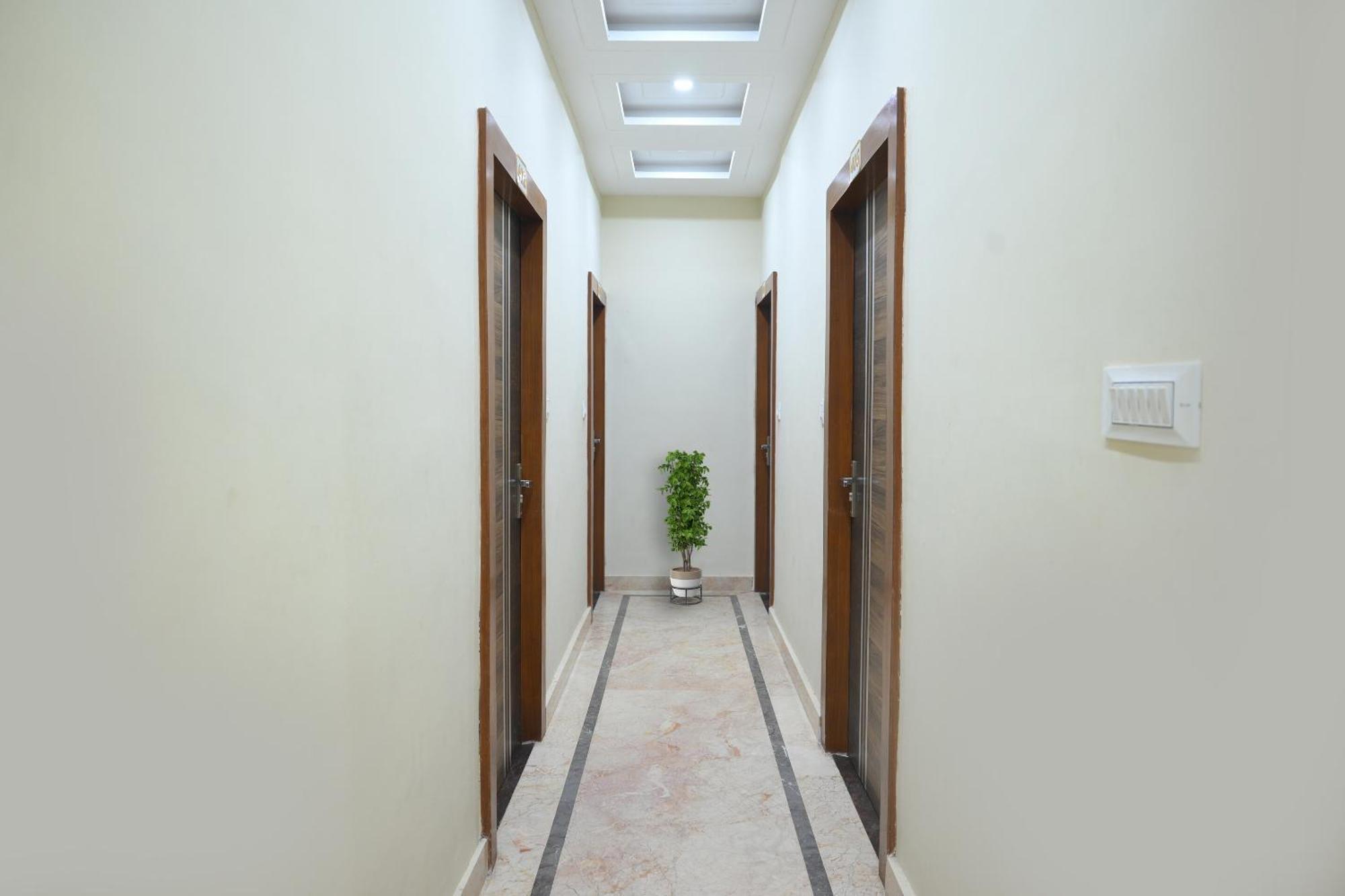 Townhouse Oak Hotel Ar Ganges Premium Varanasi Exterior photo